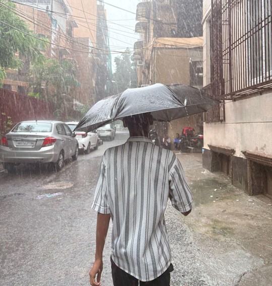 外へ出た瞬間、この雨